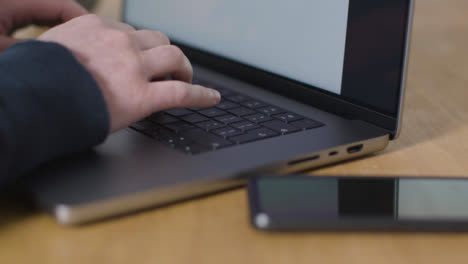 Sliding-Shot-of-Brand-New-Apple-MacBook-Pro-On-Desk-07