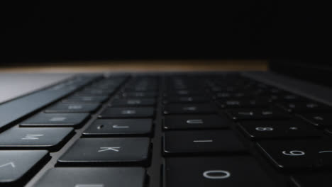 Tracking-Shot-of-Brand-New-Apple-MacBook-Pro-M1-Keyboard-01