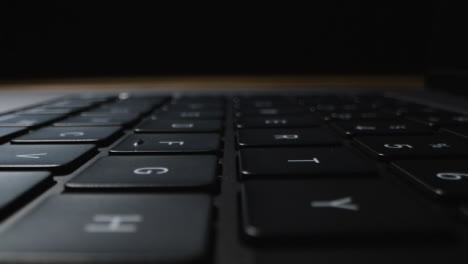 Tracking-Shot-of-Brand-New-Apple-MacBook-Pro-M1-Keyboard-03