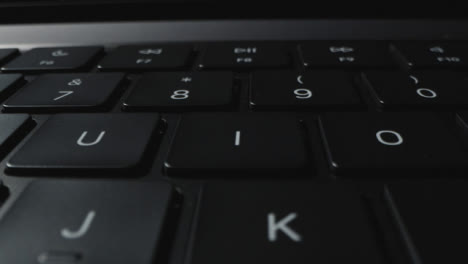 Tracking-Shot-of-Brand-New-Apple-MacBook-Pro-M1-Keyboard-06