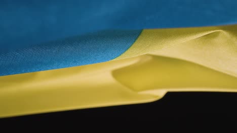 Kamerafahrt-Der-Ukraine-Flagge-01