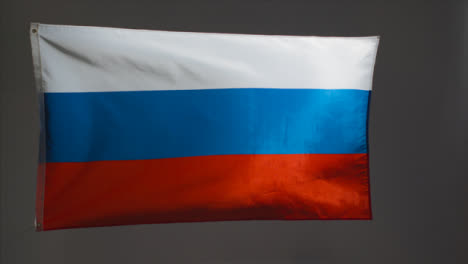 Weitschuss-Von-Fliegender-Russischer-Flagge-04