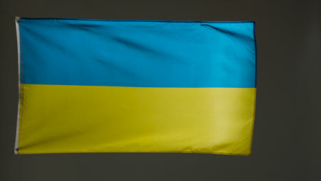 Wide-Shot-of-a-Flying-Ukrainian-Flag-02