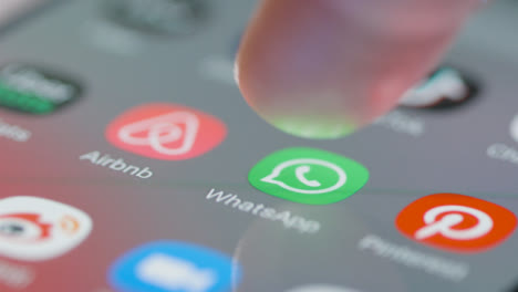 Seguimiento-De-Cerca-Y-Apertura-De-Whatsapp-En-El-Teléfono-Móvil