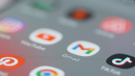 Tracking-In-Der-Nähe-Von-Google-Mail-Und-Anderen-Apps-Auf-Dem-Mobiltelefon