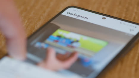 Cierre-De-La-Aplicación-De-Instagram-De-Navegación-En-El-Teléfono-Móvil