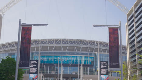 Kamerafahrt-über-Das-Wembley-Stadion-02