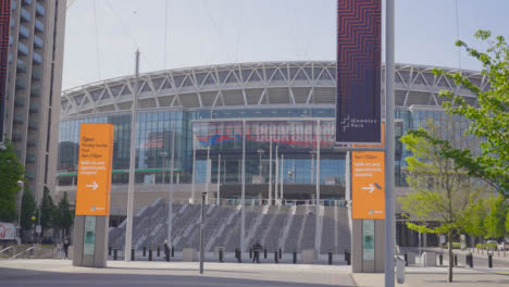 Tracking-Shot-of-Wembley-Stadium-03