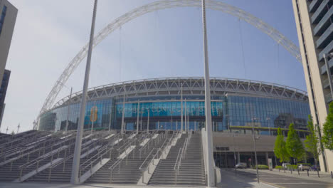 Tracking-Shot-of-Wembley-Stadium-08