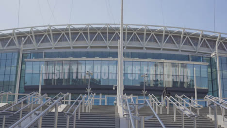 Tracking-Shot-Approaching-Wembley-Stadium-03