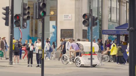 Kamerafahrt-Einer-Londoner-Straße