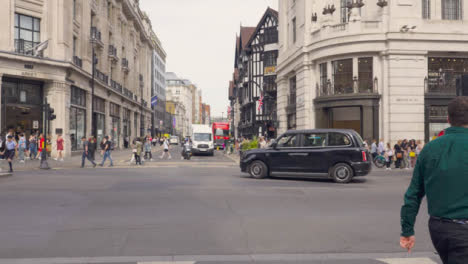 Tracking-Shot-of-a-Busy-London-Street-01