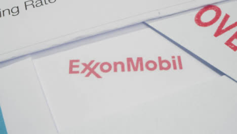 Primer-Plano-De-La-Factura-De-Energía-De-Exxon-Mobil-Aumento-Del-Costo-De-Vida-Editorial-1