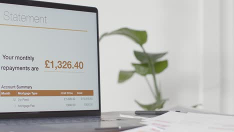 Laptop-Bildschirm-Online-Rückzahlung-Fällig-Auf-UK-Hypothekenkonto