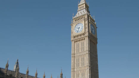 Clock-Tower-Big-Ben-Houses-Of-Parliament-Traffic-On-Westminster-Bridge-London-UK