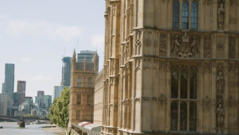 Casas-Del-Parlamento-Vistas-Desde-El-Puente-De-Westminster,-Londres,-Reino-Unido