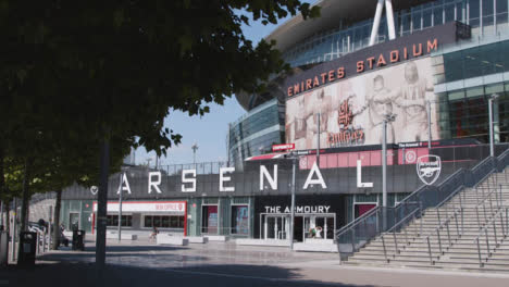 Aussenansicht-Des-Heimatstadions-Des-Emirates-Stadium-Arsenal-Football-Club-London-10
