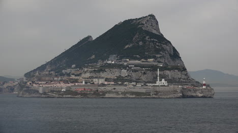 Gibraltar-Felsende-Mit-Leuchtturm-Und-Moschee