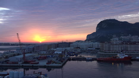 Gibraltar-Aufgehende-Sonne-Im-Morgengrauen