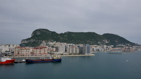 Gibraltar-Blick-Auf-Die-Stadt-Und-Den-Felsen