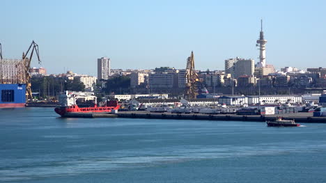 España-Cadiz-Navegando-Lejos-De-La-Ciudad