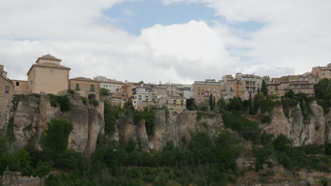Spanien-Cuenca-Klippe-Blick-Auf-Die-Stadt