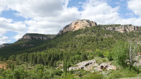 España-Serrania-De-Cuenca-Paisaje-Con-Inmensidad-De-Montaña