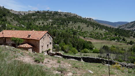 Spanien-Sierra-De-Gudar-Steinhaus