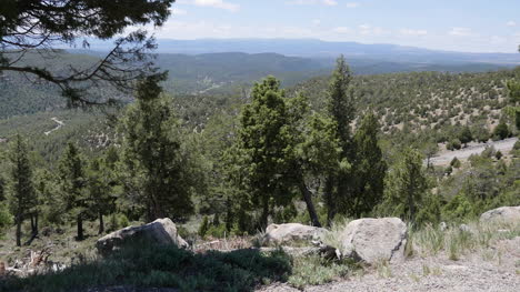 Spanien-Sierra-De-Gudar-Aussicht-Mit-Bäumen
