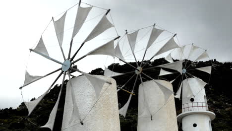Griechenland-Kreta-Lasithi-Hochebene-Drei-Windmühlen-Drehen-Sich-Im-Wind-Wind