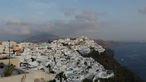 Griechenland-Santorini-Fira-Horizontwolken