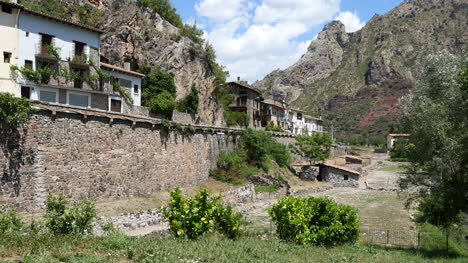 Spain-Pyrenees-Gerri-De-La-Sal-Wall-And-Houses