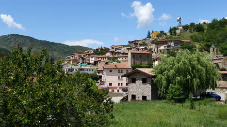 España-Pirineo-Martinet-Un-Pequeño-Pueblo