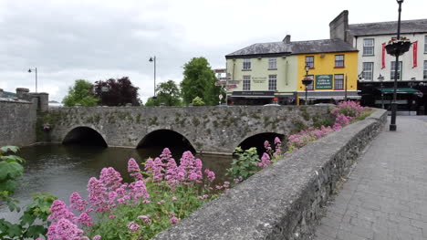 Ireland-Cahir-Town-And-Stone-Bridge