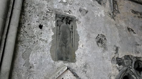 Irland-Corcomroe-Abbey-Geschnitzte-Figur-In-Der-Wand-Vergrößern-Wall