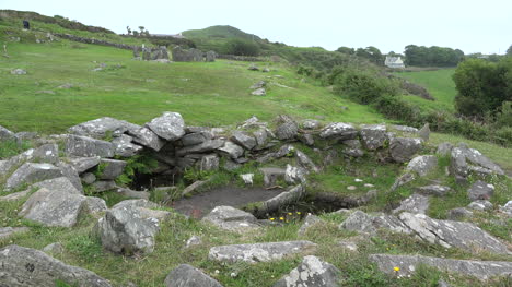 Irland-County-Cork-Drombeg-Herd-Und-Brunnen