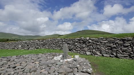 Irland-Dingle-Ogham-Stein-Und-Mauer