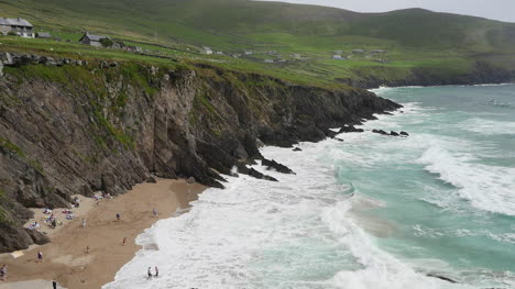 Ireland-Dingle-Peninsula-Beach-With-Waves