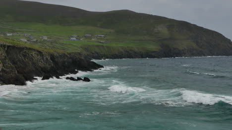 Ireland-Dingle-Peninsula-Breakers-Reach-Shore-Pan