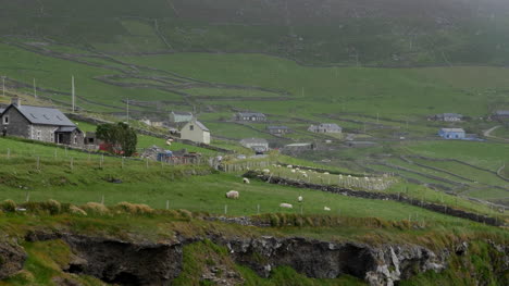 Irland-Halbinsel-Dingle-Isolierte-Farmen