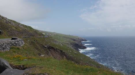Ireland-Dingle-Peninsula-Stark-Hillside-Meets-Sea