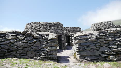 Ireland-Dingle-Peninsula-Stone-Wall-And-Huts