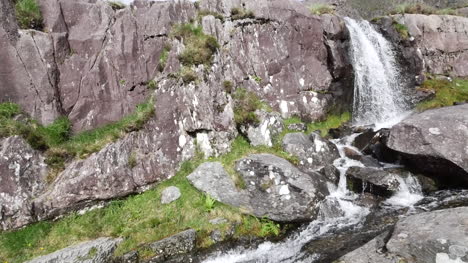 Cascada-De-La-Península-De-Dingle-De-Irlanda