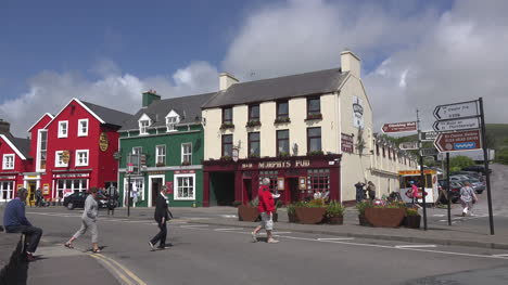 Ireland-Dingle-People-Crossing-Street