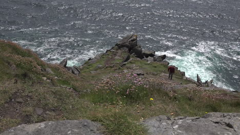 Irland-Dingle-Felswände-Atlantik-Mit-Mann