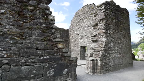 Irland-Glendalough-Keltische-Kloster-Kathedrale-Ruine