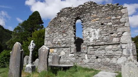 Irland-Glendalough-Keltisches-Kloster-Kathedralenmauer