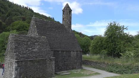 Irland-Glendalough-St-Kevins-Kirche-Und-Blauer-Himmel