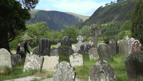 Irland-Glendalough-Klösterstätte-Mit-Friedhof