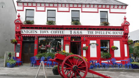 Irlanda-Portmagee-Un-Edificio-Colorido